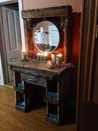 Makeup Vanity Made From Reclaimed Wooden Pallets Wooden Pallet Projects Wooden Pallet Crafts Pallet Vanity