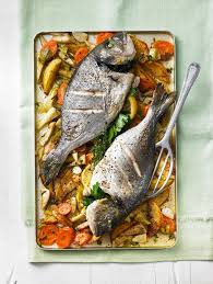 Ganzer Fisch Auf Kartoffeln Und Gemuse Von Anita 11 Chefkoch Rezepte Fisch Zubereiten Fisch Im Backofen