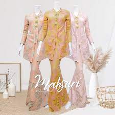 Baju kebaya iris is the beloved traditional kebaya creation with a hint of modernistic infusion to appeal to today's urban ladies. Buy Baju Raya 2021 Mahsuri Baju Kurung Kebaya Labuh Moden Full Lace Nursing Breastfeed Friendly Size S M L Seetracker Malaysia