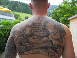 The backside of the young footballer has a tattoo which shows the german player himself. Tattoos Professor Ingo Frobose Fordert Tattoo Verbot Fur Fussballer Express De