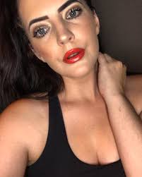 Being an exceptional makeup artist goes beyond just creating stunning  looks. It involves truly comprehending and addressing the unique needs of  each client as soon as they settle into your chair. This