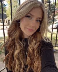 Stephanie Wardell's Instagram, Twitter & Facebook