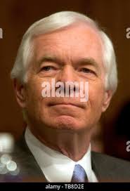 United States Senator Thad Cochran (Republican of Mississippi) and Kay  Webber arrive for the formal Artist's Dinner honoring the recipients of the  2013 Kennedy Center Honors hosted by United States Secretary of