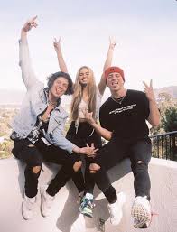 inside the tiktok collective the hype house friend photos friend photoshoot boy and girl best friends