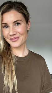 Mae Howe's Instagram, Twitter & Facebook