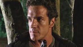 Fina Estampa: Teodora diz a Quinzé que o bebê que ela espera não é dele