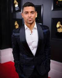 Wilmer valderrama wilmer eduardo valderrama is an american actor, singer, dancer, producer and television personality, best known for the role of fez in the sitcom that. Wilmer Valderrama Biography Net Worth Relationship Celebrity Sphere
