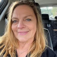 Joyce Thayer's Instagram, Twitter & Facebook