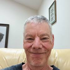 We 🧡 Illinois Love! With Valentine's Day around the corner, we want to  hear your Illini love story. Whether it started