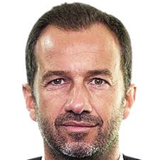 Frederico varandas partilhou esta tarde no instagram a fotografia de um momento de união na equipa a imagem partilhada por frederico varandas retrata uma 'praxe' no balneário do sporting. Frederico Varandas Football Manager 2020