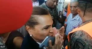 Video: "No me hagan llamar a Palacio", pide Sonia Mateo durante incidente  con coronel porque la empujaron