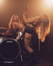 Sophie Lloyd Topless and Sexy Photo Collection - Fappenist