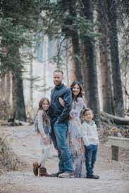 Pastel Family Portrait Ideas Winterfamilyphotography Pastel Family Portrait Ideas Family Portrait Poses Photography Poses Family Winter Family Photos