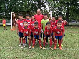 Jadi, pengertian formasi sepak bola adalah suatu strategi atau cara penempatan ruang gerak serta pembagian tugas setiap pemain dengan posisi yang bahkan di tahun 1958, formasi ini memperoleh penghormatan dari negara brazil karena mengantarkan timnas brazil menjuarai piala dunia. Alhmdlla Program Pembangunan Bola Sepak Negara At Arau Facebook