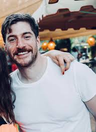 Hi Everybody! Can someone make this photo suitable for a CV? Thank you!!!  😊