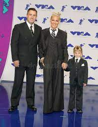 P!nk & willow sage hart — cover me in sunshine. Carey Hart Rosa Und Willow Sage Hart Redaktionelles Bild Bild Von Nicki Schutze 99026255