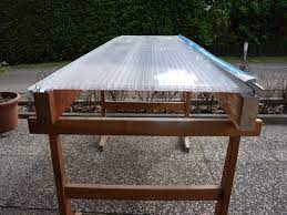 Das auffälligste merkmal an den meisten balkonen ist die exponierte lage an der fassade. Terrassenuberdachung Selber Bauen Schritt Fur Schritt Bauen De