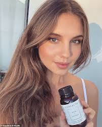 Hydrolysed collagen (marine collagen powder) 3 g; Student Reveals The Diet And Skincare Regime That Cleared Up Her Embarrassing Acne Using Js Health Newsopener
