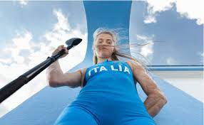 Pratica snowboard, canottaggio e triathlon, e ha partecipato alle paralimpiadi di sochi 2014 e di rio 2016: Veronica Yoko Plebani Facebook