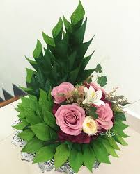 Gubahan sirih junjung menggunakan sirih asli dan bunga segar by doorgift murah batu gajah jangn lupa subscribe ye. Gubahan Sirih Junjung In 2021 Tropical Floral Arrangements Modern Floral Design Flower Arrangements