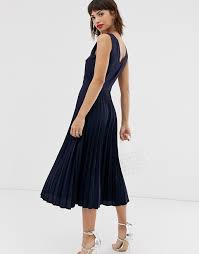 Klein sein werden unter dem welche schuhe dunkelblau # style bleu marine robe qu. Warehouse Robe Mi Longue Plissee Bleu Marine Asos