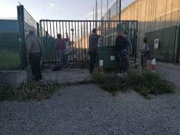 Delibere Du Proces De Roland Veuillet Rassemblement A La Prison De Nimes Ce Mercredi 28 Octobre Le Poing