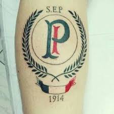 Rafael klestoff, de 32 anos, palmeirense de coração, tatuou a imagem de abel ferreira segurando a taça da libertadores, com a bandeira de portugal sobre os ombros, como promessa pelo título da copa. Resultado De Imagem Para Tattoo Tatuagem Palmeiras Tatuagem Tatuagens De Palmeiras Tatuagem Panturilha