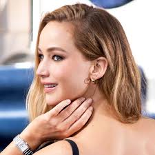 Jennifer lawrence new emerald ring