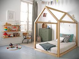 1001 Top Astuces Pour Inviter La Pedagogie Montessori A La Maison Chambre Montessori Chambre Enfant Deco Chambre Enfant