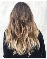 Expert Tips And Tricks To Get Back To Your Natural Shade Without Looking Crazy Growing Out Hair Natural Hair Color Grown Out Blonde Hair