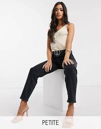Look out for exclusive pieces from our very own asos petite range, and check out other brands like. Stradivarius Petite Schmal Geschnittene Mom Jeans Mit Stretch In Schwarz Asos