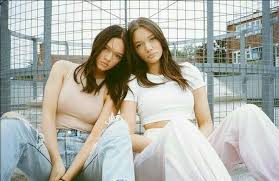 Phoebe represents top models like roos van elk and meta gewald. Pin By Sheerlyn Crawford On Tommo Twins Daisy Tomlinson Phoebe Model