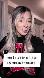 Heather Diedrich's Instagram, Twitter & Facebook