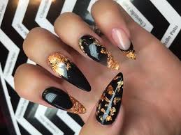 Black And Gold Ombre Stiletto Nails Pin By Destiny Harrell On Nail Designs Gold Acrylic Nails Black Acrylic Nail Designs Gold Nail Art