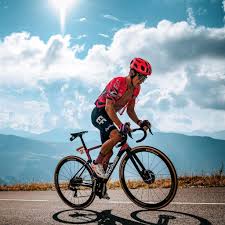 Rigoberto urán rides into the second half of the 2021 tour de france poised for the podium. Rigoberto Uran Manda Un Grandes Senales En Este Inicio Del 2021