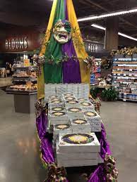 Cajun Boy Seeing The King Cake Display Set Up At Rouses King Cake Mardi Gras Throws Cake Display