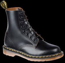 Martens, which are also referred to as docs and doc martens, are a brand of leather footwear with a very distinctive look. Sind Doc Martens Schuhe Schon Oder Eher Nazischuhe Style Winter