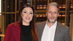 Αυτές τις σειρές και ταινίες βλέπουν όλοι αυτή τη στιγμή. Elena Paparizoy Andreas Kapsalhs Spania Dhmosia Emfanish Gia To Zeygari Znews