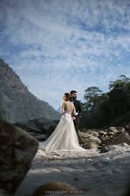 I love how they incorporated their outgoing personalities into their incredibly fun wedding in sunshine. Rishikesh Dhanaulti Weddings Realshaadis Shaadiwish Shaadiwish Pre Wedding Photoshoot Outfit Pre Wedding Photoshoot Outdoor Wedding Couples Photography