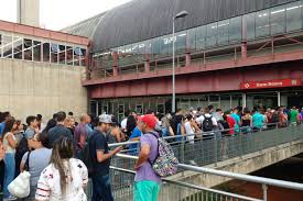 .e da companhia paulista de trens metropolitanos (cptm) será em 11 de maio. Greve Fila Em Estacao De Trem Chega A 1 Km Com Metro Fechado Veja