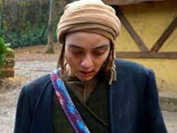 Çanakkale onsekiz mart üniversitesi güzel sanatlar fakültesi kavak yelleri, geniş aile, bir yastıkta, doksanlar, çılgın dershane üniversite'de. Yuz Yuze Yesim Merve Dizdar Kimdir Gercek Ismi Rolu Oldu Mu Ayrildi Mi