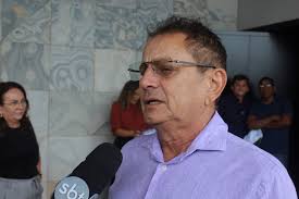 Prefeito Djalma Policarpo faz aquisição de novos notebooks; 10 escolas  serão beneficiadas em Monsenhor Hipólito