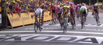 tuʁ də fʁɑ̃s) is an annual men's multiple stage bicycle race primarily held in france, while also occasionally passing through nearby countries. Tour De France Vince A Sorpresa Teunissen Nella Prima Tappa Caduta Di Thomas