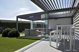 Pergola Amm Kunzli Thun Ganz Egal Wie Stark Der Regen Herunterprasselt Unter Einem Lamellen Oder Glas Dach Sind Sie Auf De Pergola Glasbau Gartensitzplatz