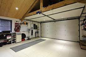 Als nächstes prüfen sie, ob ihre fliesen in der garage auch in der waage liegen. Fliesen In Der Garage Pflegeleicht Und Belastbar Selbermachen De
