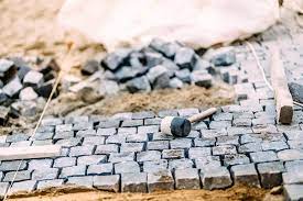 Erfahren sie wie sie pflastersteine aus naturstein, granit oder beton richtig verlegen. Pflaster Verlegen Lassen Preise Pro M Tipps Neu 2021