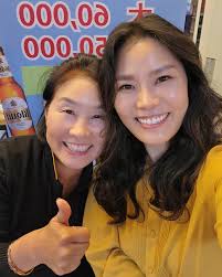 My mom said "Thumbs Up!" 🤣👍🏼 Happy mother's day mom!! Wish we could be  together right now and give you the biggest hug & bless you with a bunch of  flowers! 🌷🌻