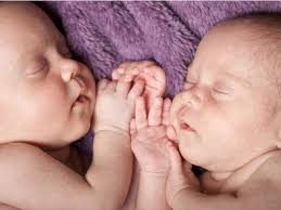 Kata tanya mengapa digunakan dalam ragam formal, berkebalikan dengan kata tanya kenapa ya. Happy Baby Happy Parent Mama Papa Perlu Tahu 12 Perkara Bayi Suka Buat Ini Pa Ma