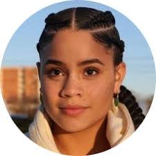 Julia Mcneal's Instagram, Twitter & Facebook