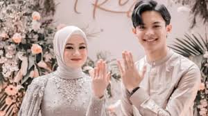 Kabar bahagia datang dari pasangan dinda hauw dan rey mbayang. Lagu Kisah Cinta Rey Mbayang Dan Dinda Hauw Trending 1 Youtube